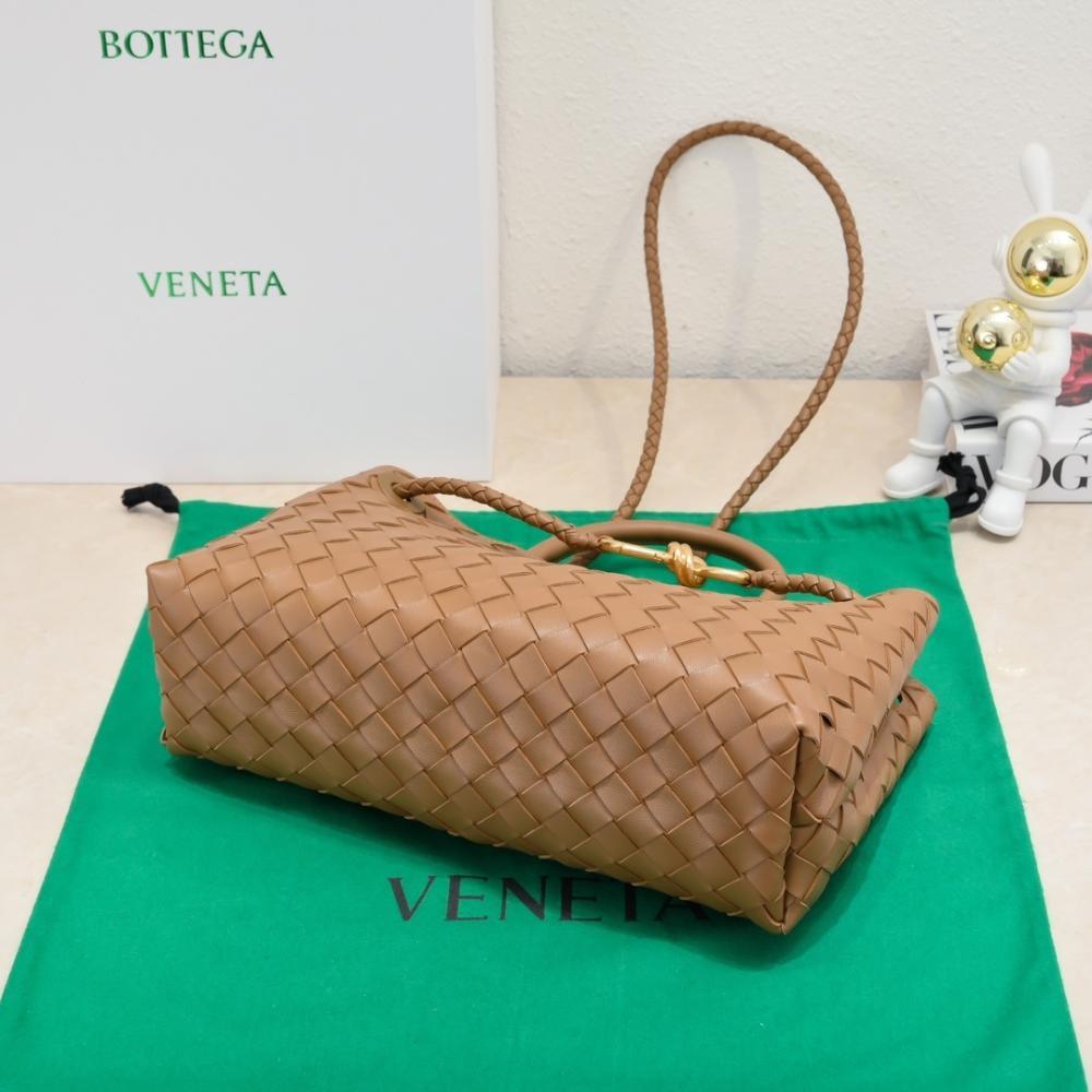 Elegant Leather Crossbody Bag