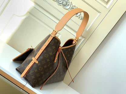 Modern Leather Shoulder Bag – Limited Edition