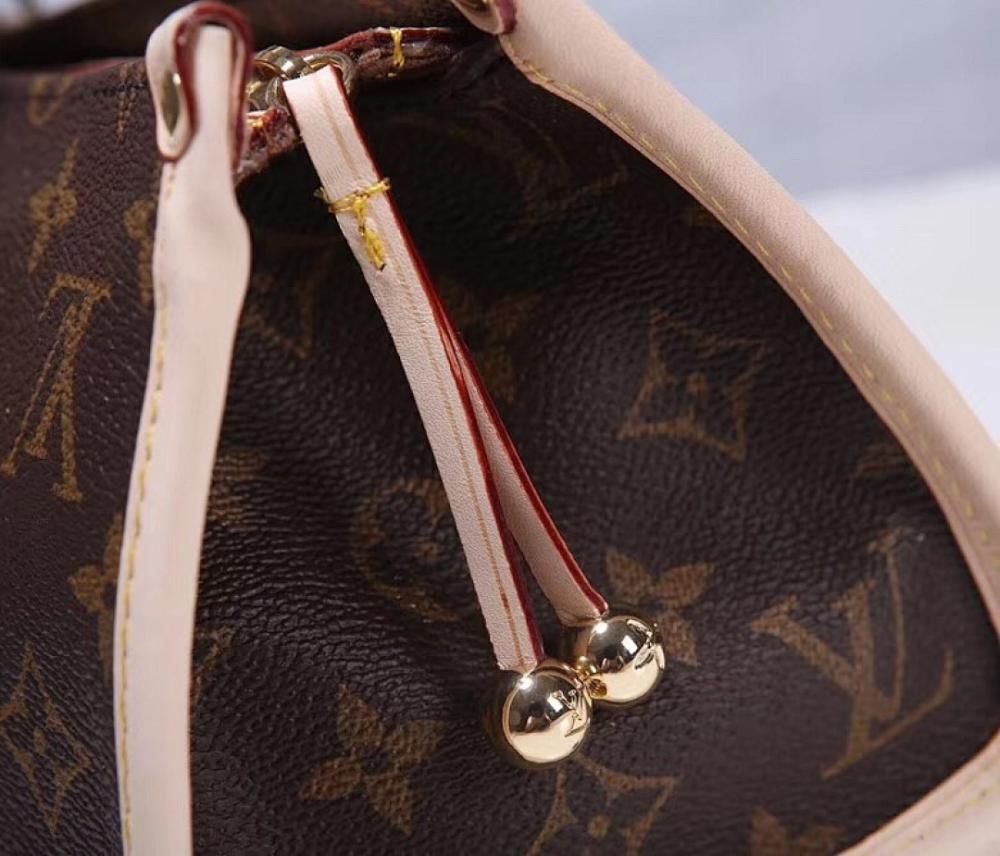 Luxury Gold Crossbody Bag – Special Edition