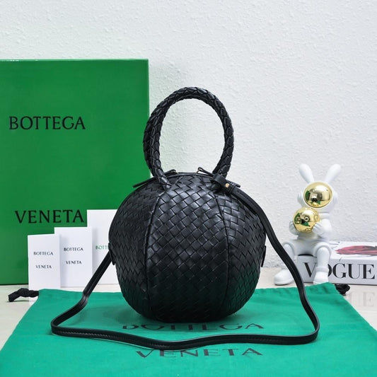Stylish Refined Lambskin Shoulder Bag