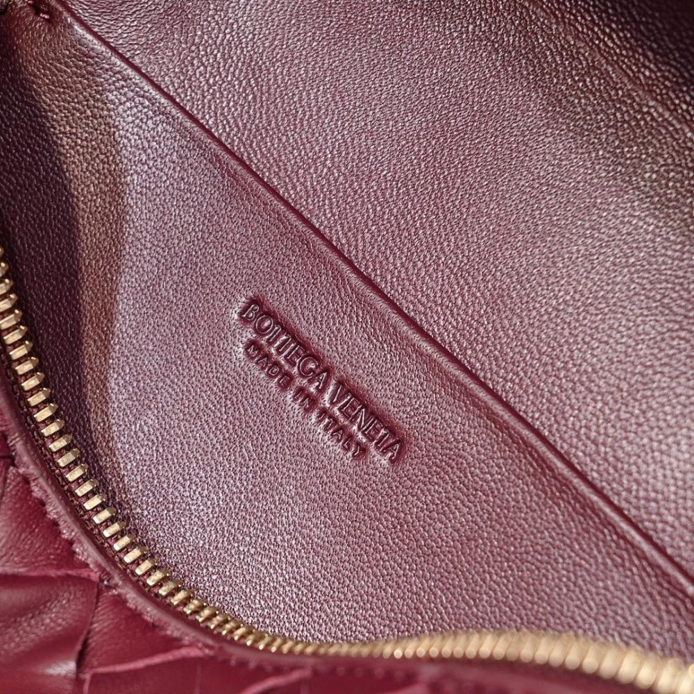 Classic Modern Woven Bag