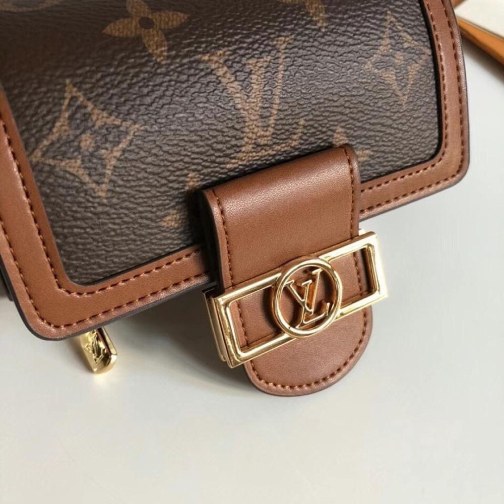 Modern Italian-Inspired Shoulder Bag