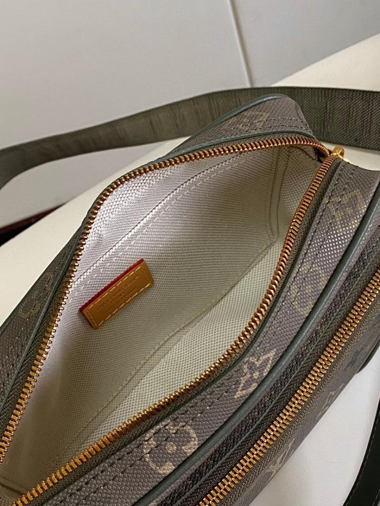 Modern Stylish Black Shoulder Bag