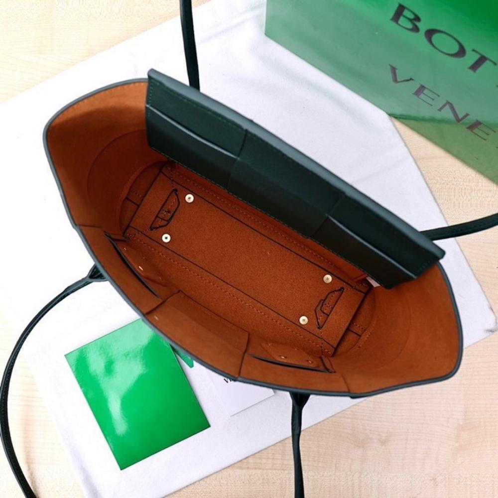 Luxury Stylish Woven Top Handle Bag