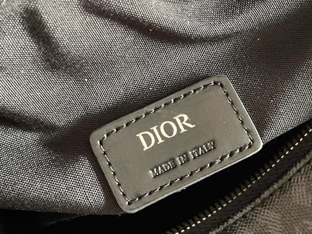 Elegant Grey Leather Shoulder Bag – Limited Edition