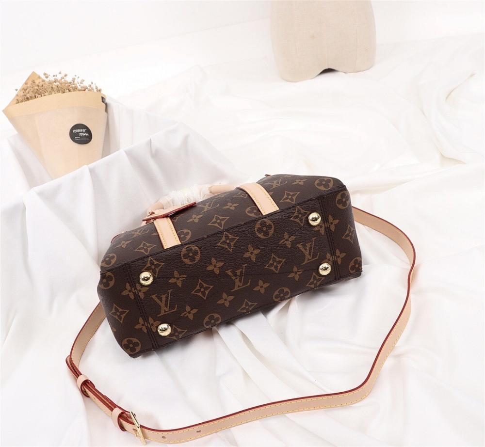 30 Montaigne Gold Monogram Leather Crossbody Bag