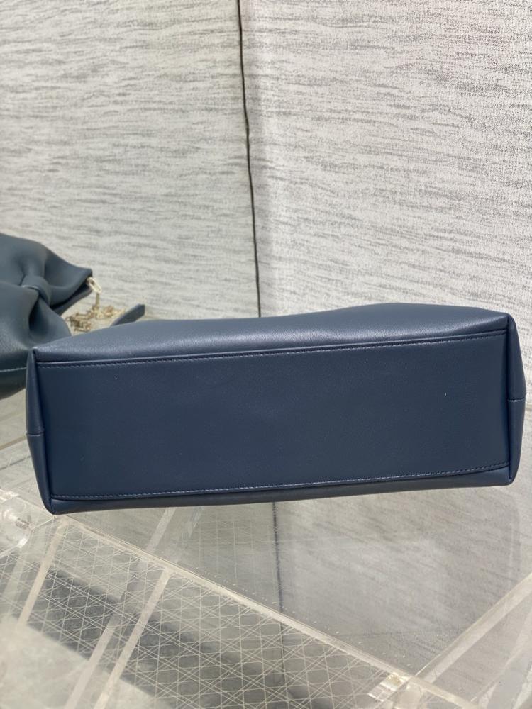 Elegant Leather Top Handle Bag