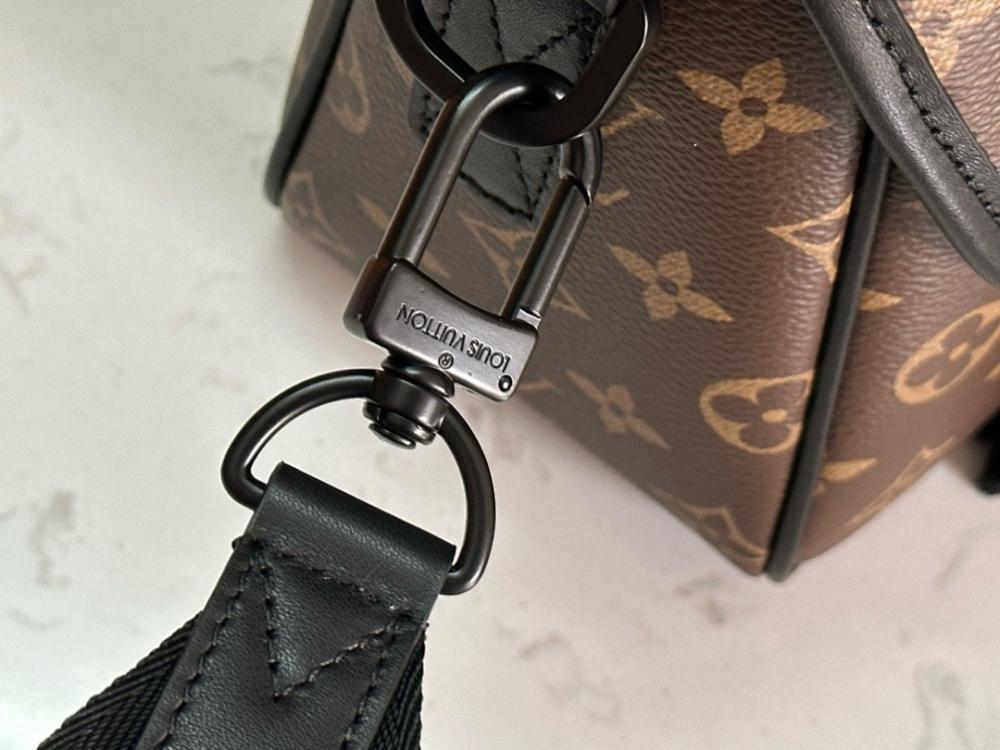 Modern Elegant Leather Travel Bag