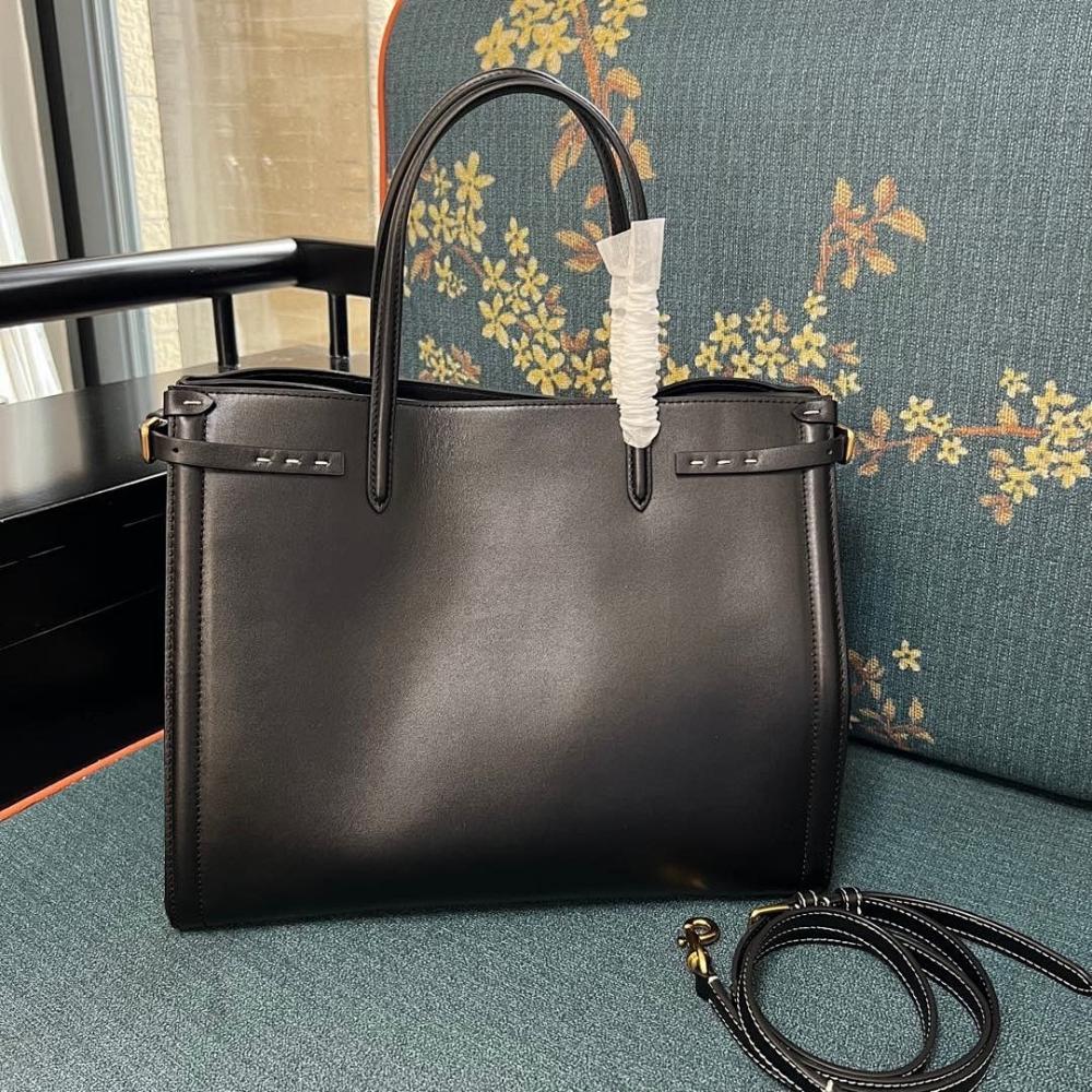 VLogo Signature Leather Shoulder Bag