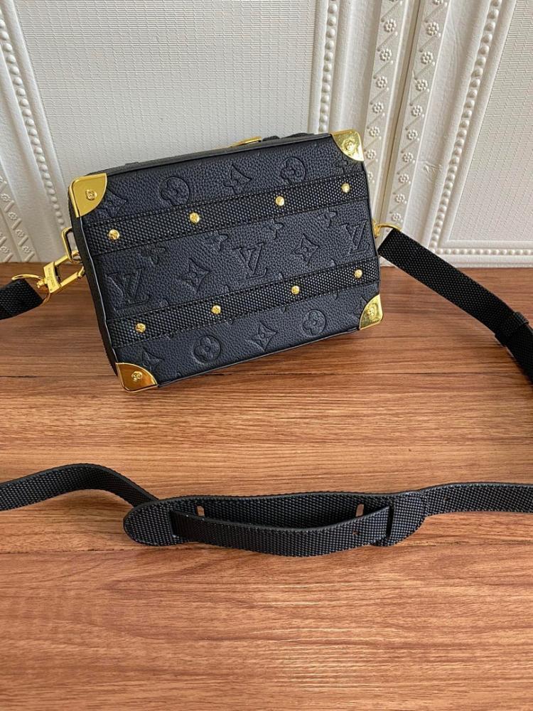 Elegant Refined Studded Leather Shoulder Bag