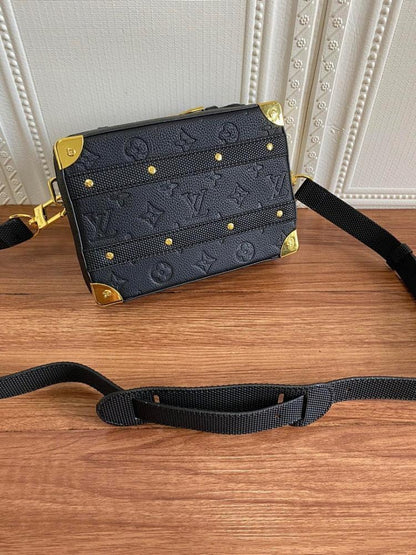Elegant Refined Studded Leather Shoulder Bag