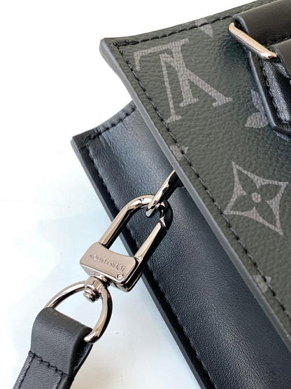 Classic Modern Leather Shoulder Bag