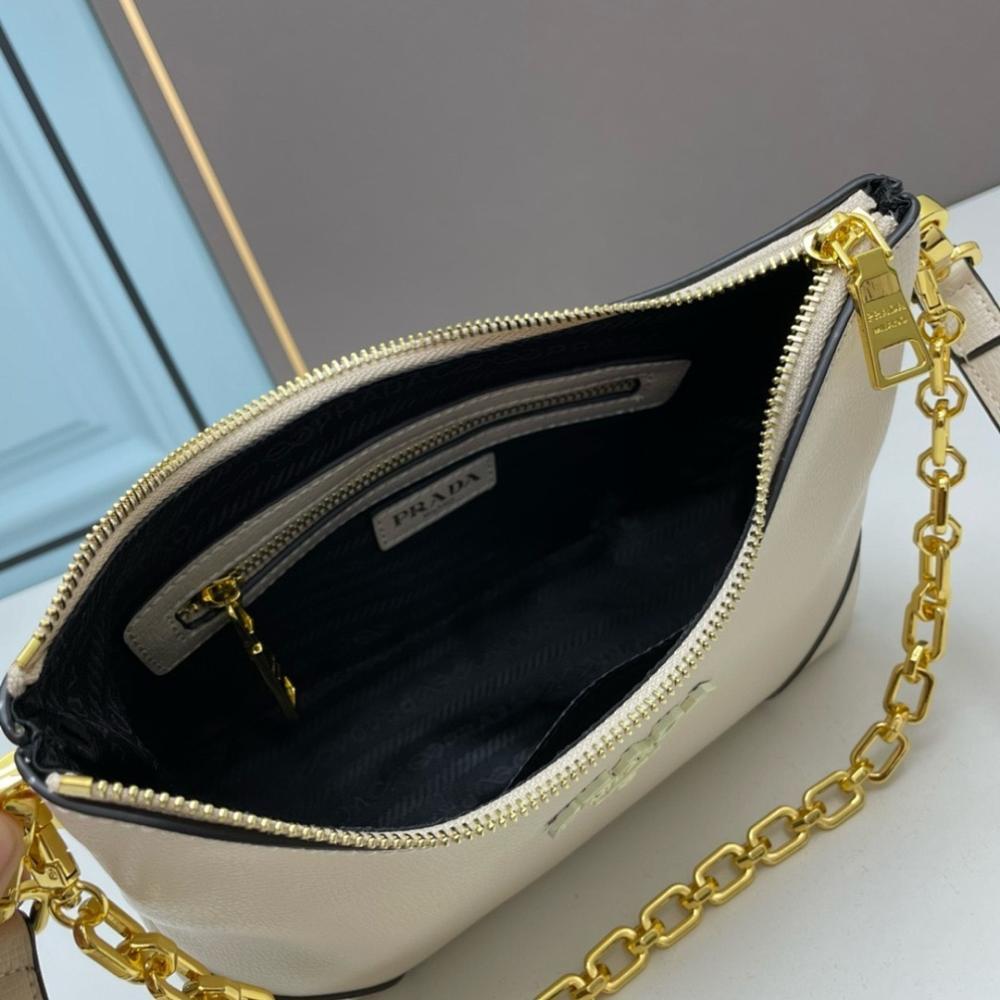 Elegant Refined Shoulder Bag