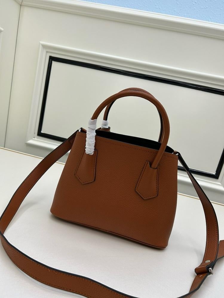 Luxury Refined White Quilted Leather Shoulder Bag