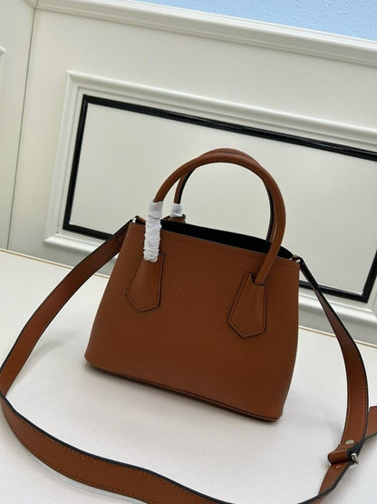 Luxury Refined White Quilted Leather Shoulder Bag