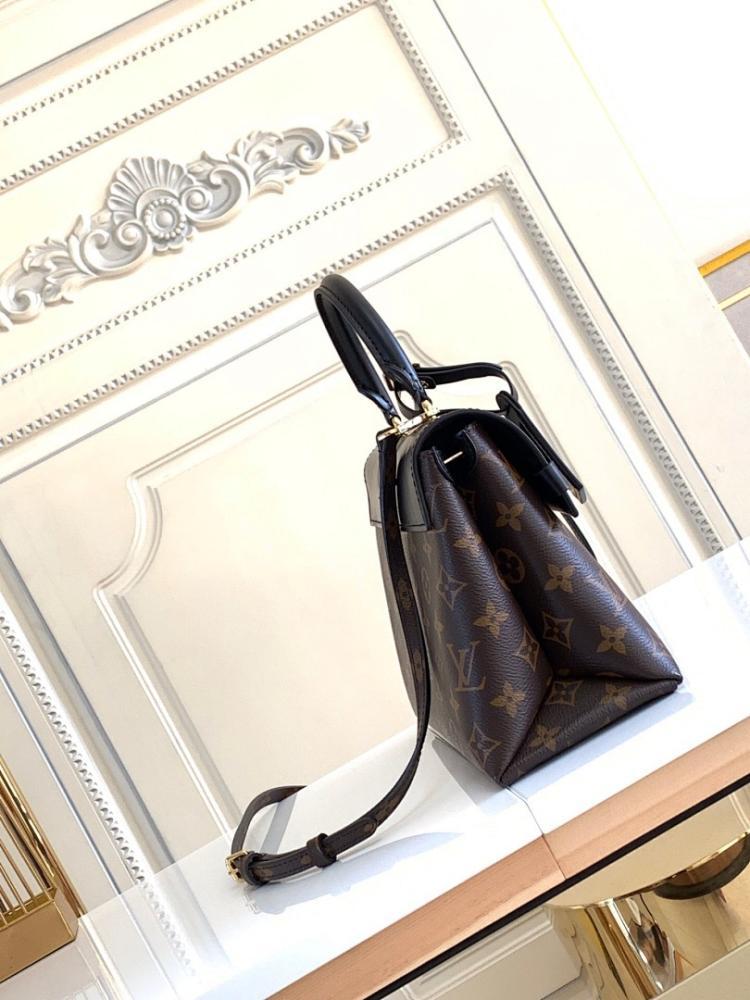 Italian-Inspired Elegant Leather Travel Bag