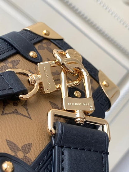 Stylish Refined Leather Crossbody Bag