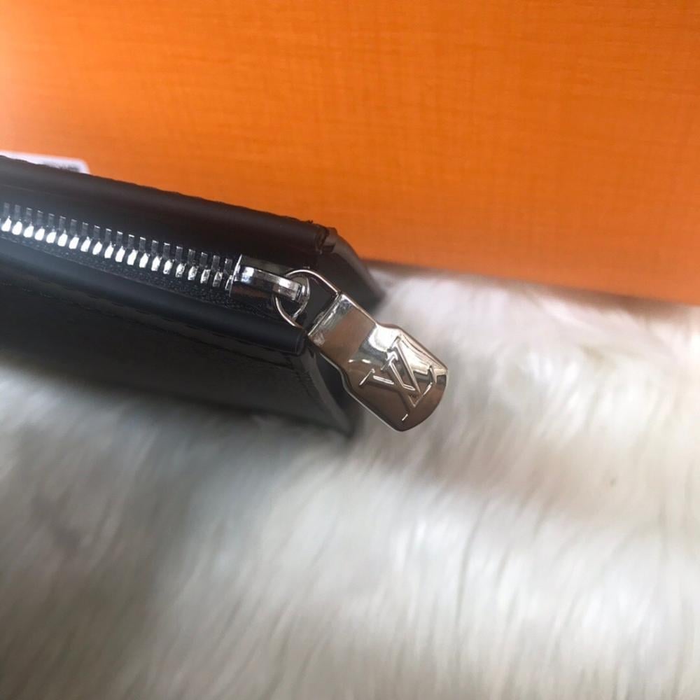 Classic Refined Leather Crossbody Bag
