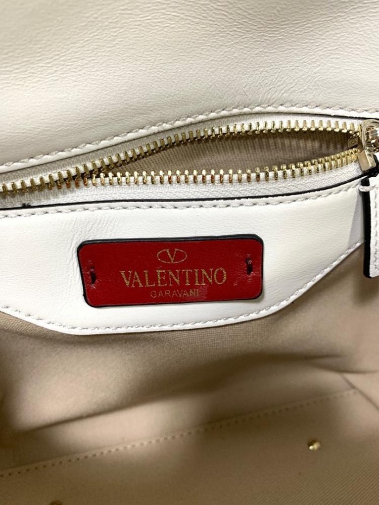 Classic Refined Shoulder Bag