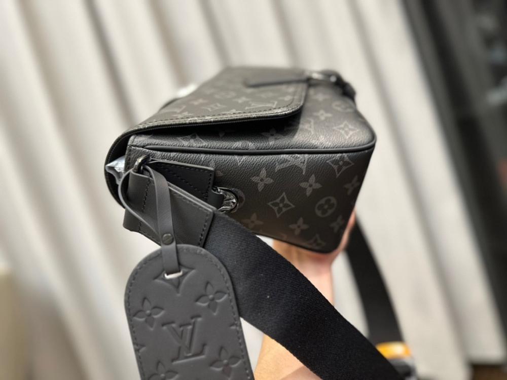 Elegant Calfskin Shoulder Bag – Special Edition