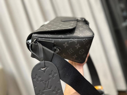 Elegant Calfskin Shoulder Bag – Special Edition