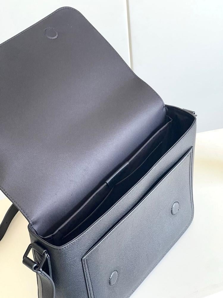 Luxury Elegant Leather Shoulder Bag – Limited Edition
