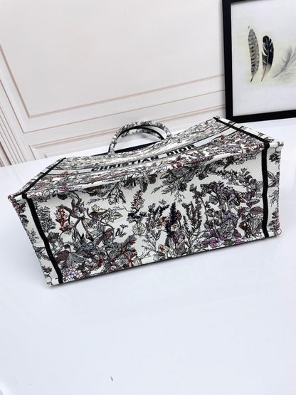 Modern Elegant Embroidered Shoulder Bag