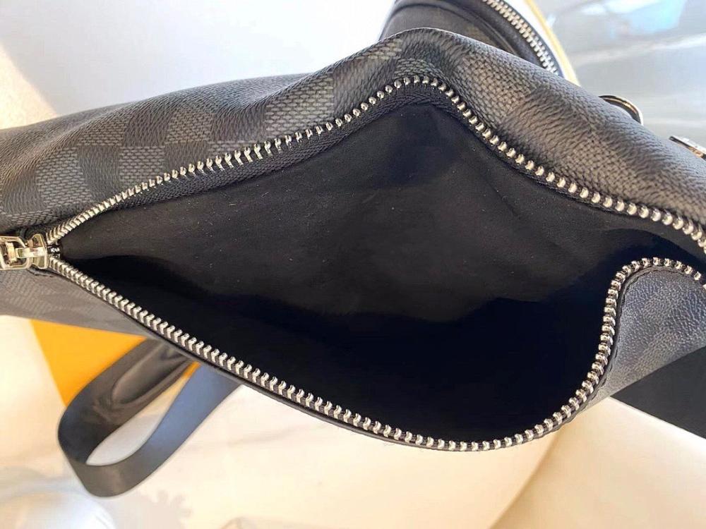 Elegant Refined Leather Crossbody Bag