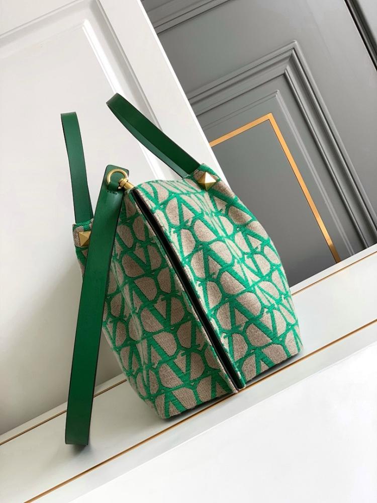 Modern Refined Woven Bag