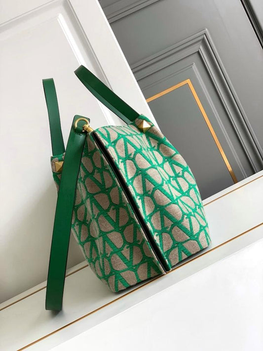 Modern Refined Woven Bag