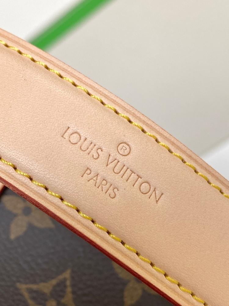 Stylish Refined Leather Crossbody Bag