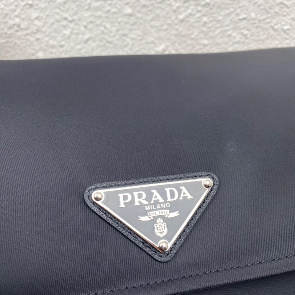 Classic Shoulder Bag