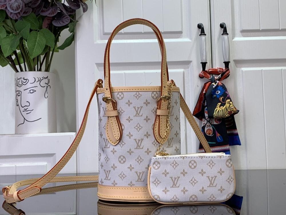 Elegant Leather Top Handle Bag