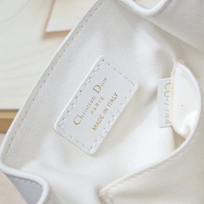 Modern Refined Calfskin Bucket Bag