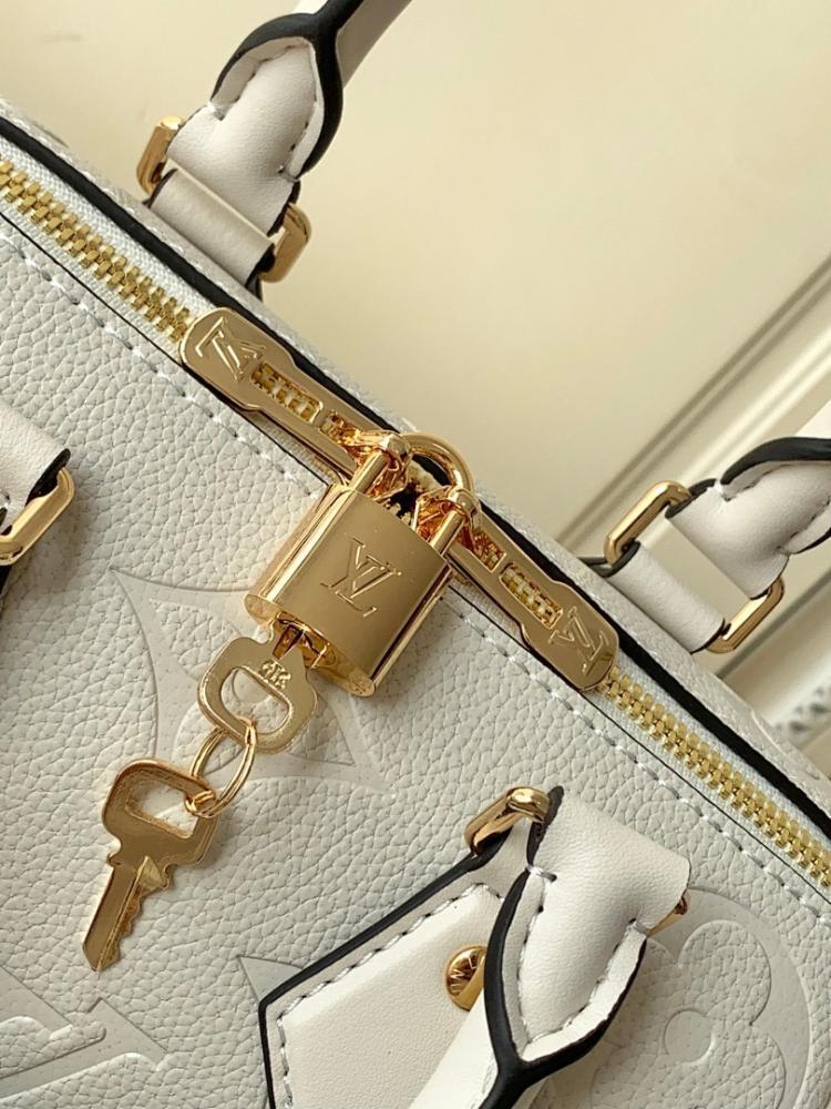 Stylish Refined Leather Travel Bag