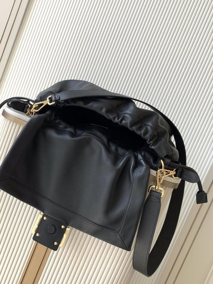 Classic Shoulder Bag