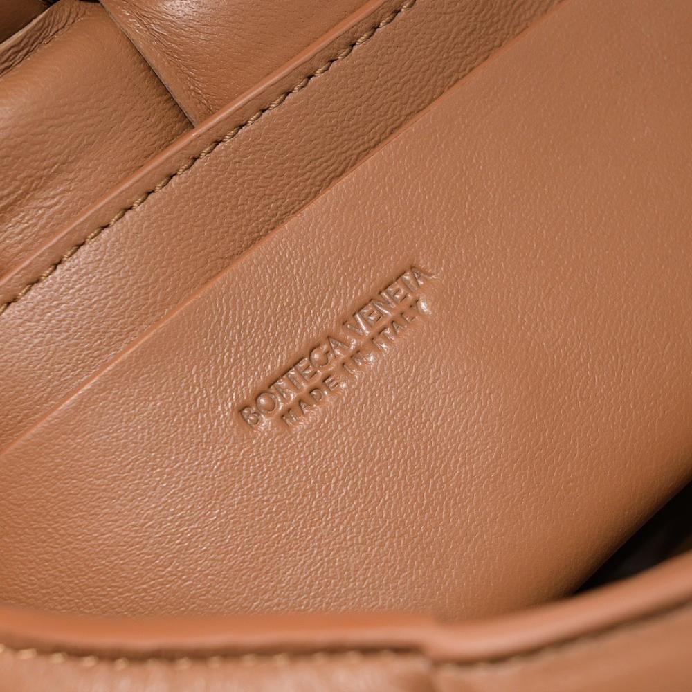 Stylish Refined Lambskin Crossbody Bag