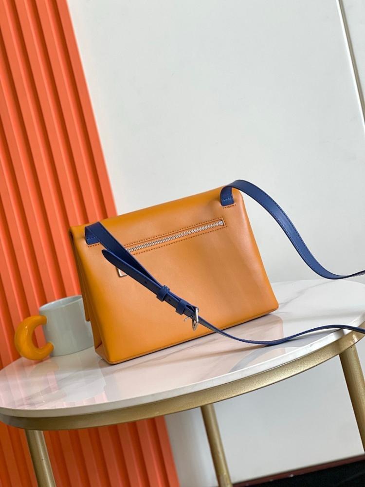 Elegant Refined Leather Tote Bag