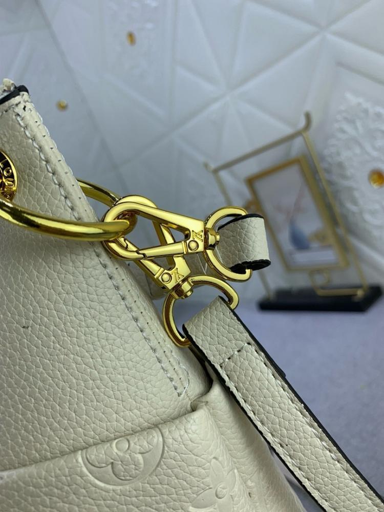 Elegant Refined Woven Leather Shoulder Bag