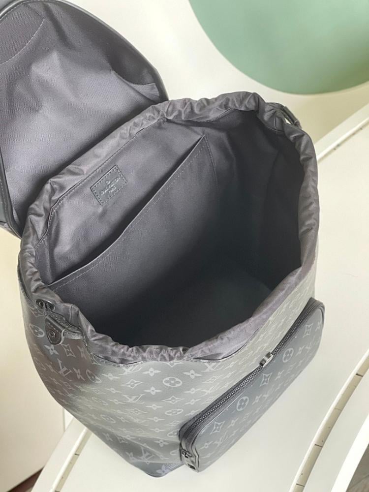 Classic Refined Leather Shoulder Bag