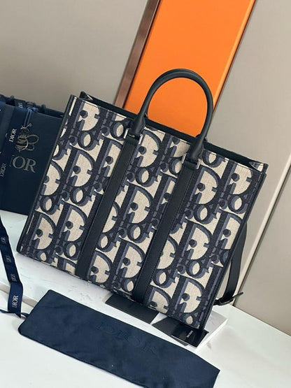 Classic Elegant Black Printed Leather Shoulder Bag