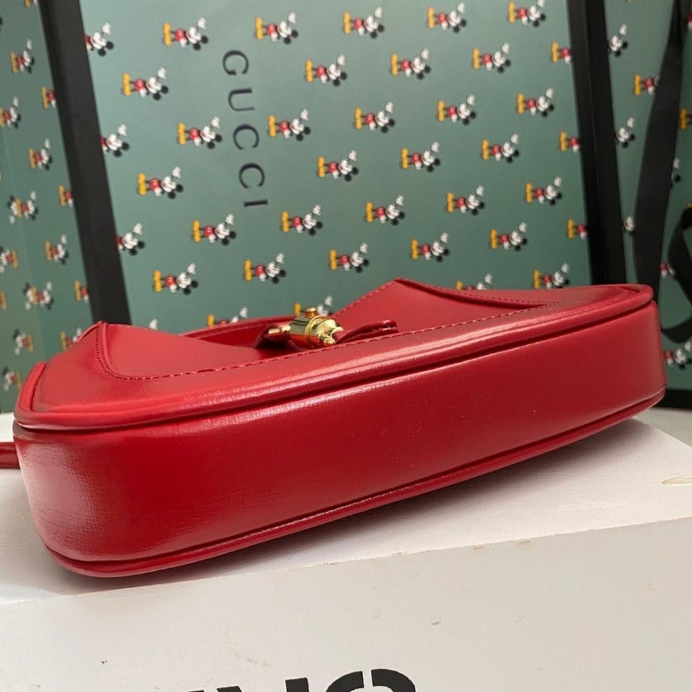 Elegant Shoulder Bag – Limited Edition