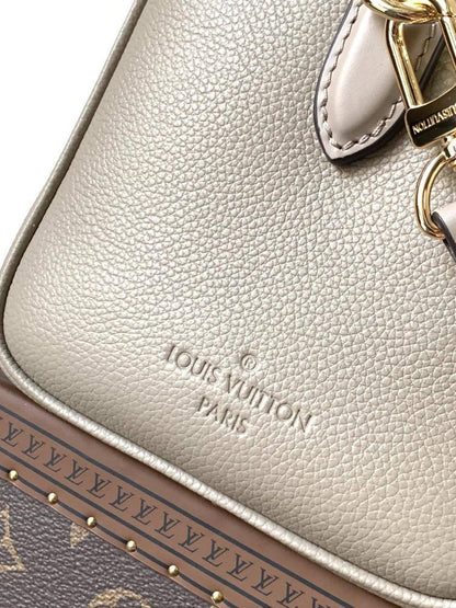 Classic Crossbody Bag