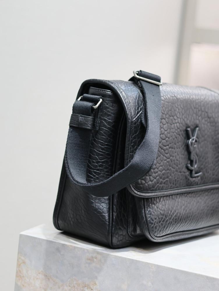 Modern Refined Lambskin Shoulder Bag