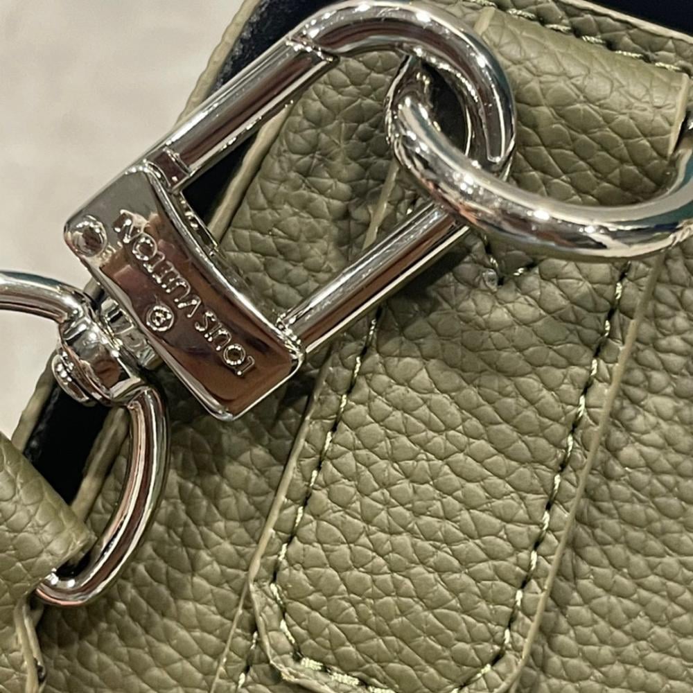 Stylish Leather Shoulder Bag – Limited Edition