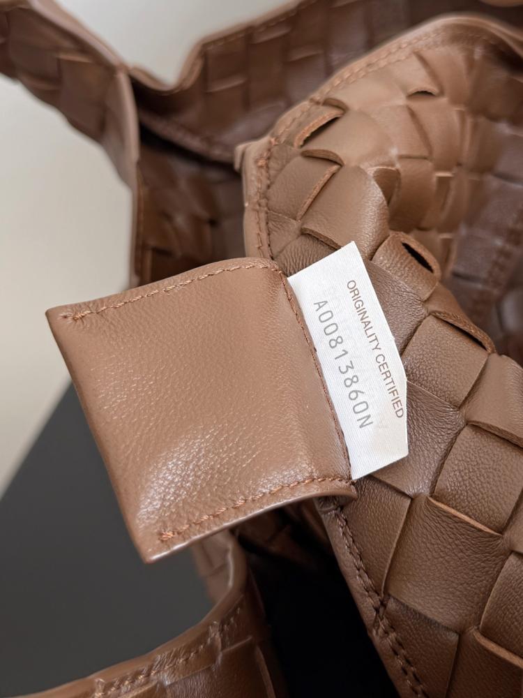 Elegant Leather Shoulder Bag