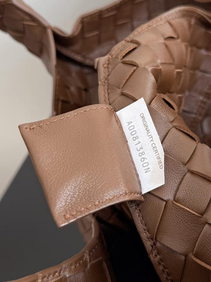 Elegant Leather Shoulder Bag