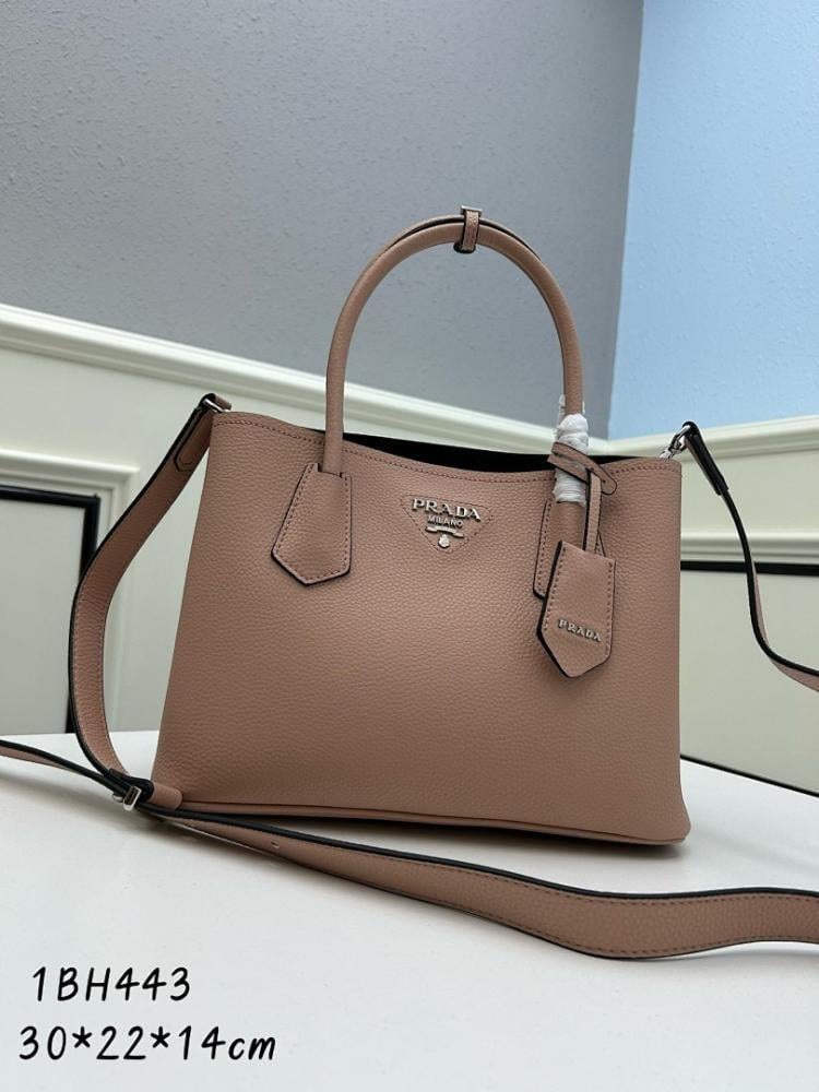 Classic Italian-Inspired White Quilted Leather Shoulder Bag