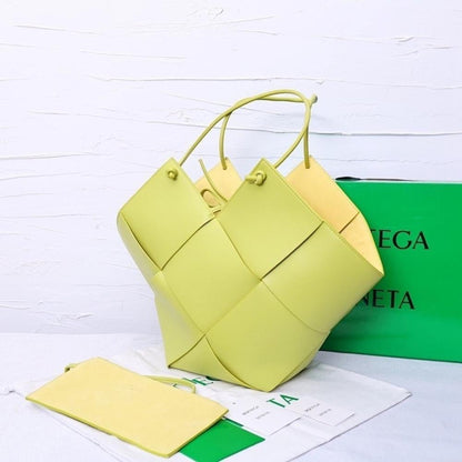 Elegant Woven Leather Shoulder Bag – Special Edition