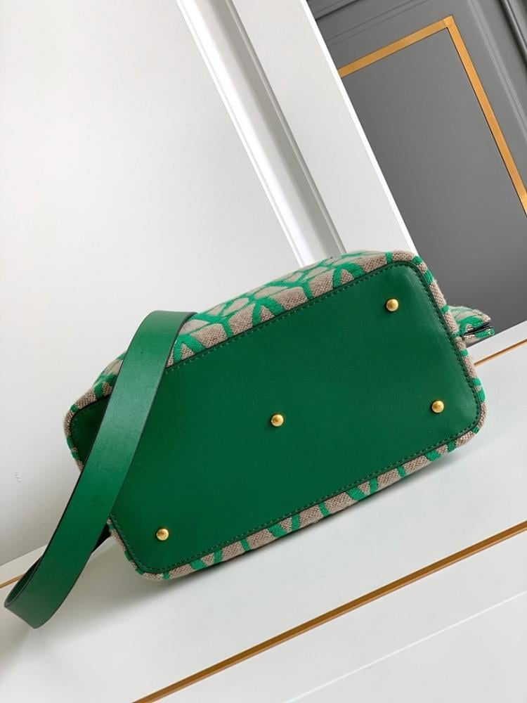 Elegant Stylish Woven Bag